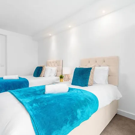 Luxury Two Bedroom - Centre - Secure Parking 99q *